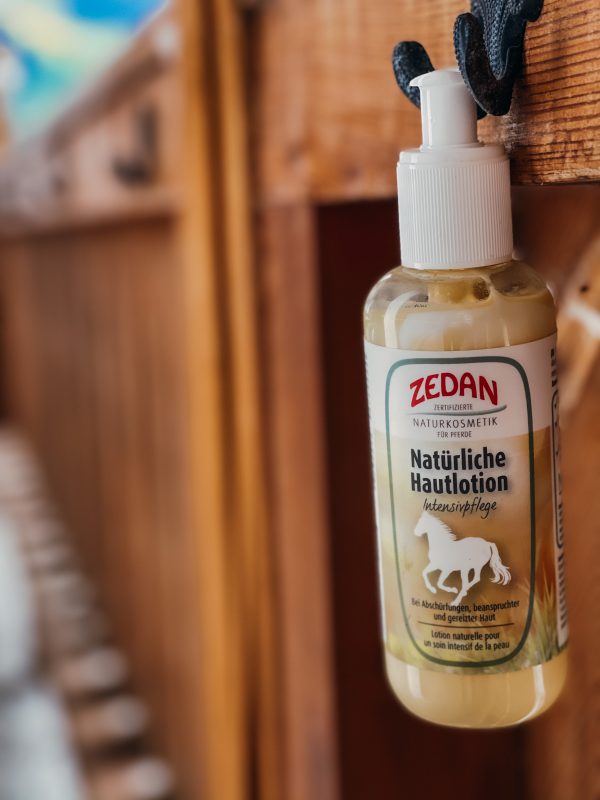 4437_ZEDAN_NatuerlicheHautlotion_250ml_Anwendung8